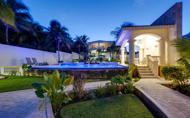 Oceanfront Isla Mujeres Estate w/ Infinity Pool!