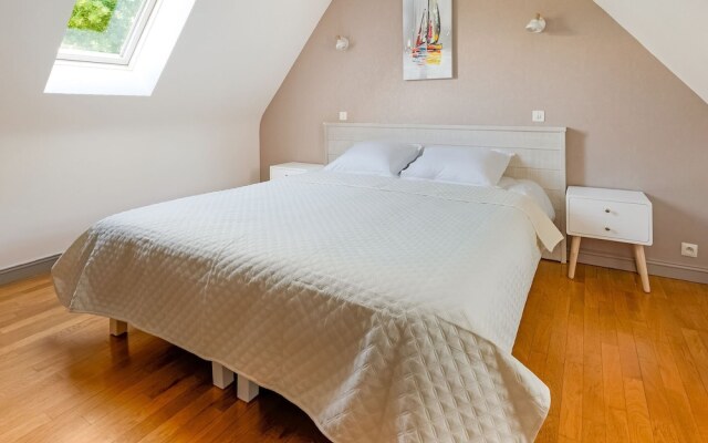 Quaint Holiday Home in Logonna-daoulas Near Sea