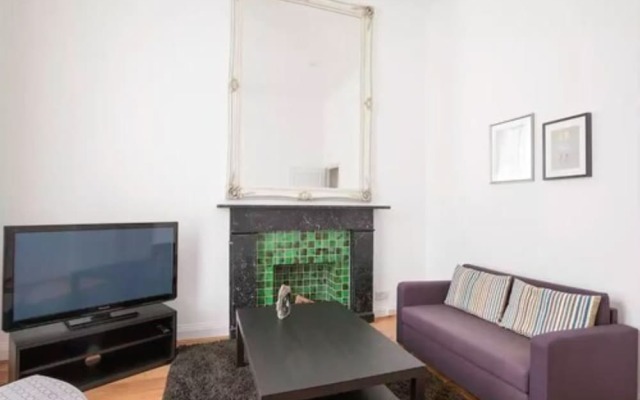 Fresh 2 Bedroom Flat in Victoria - Zone 1