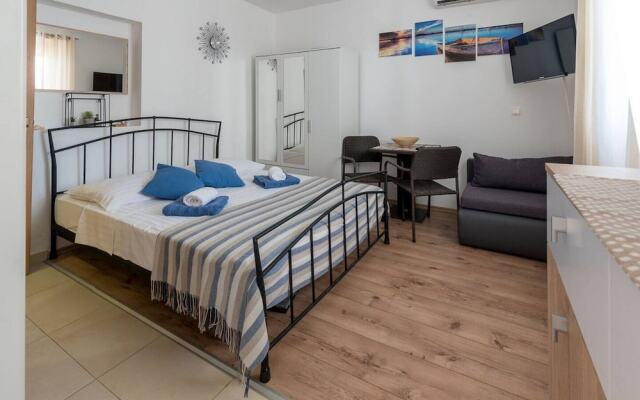 Studio Apartment Roco