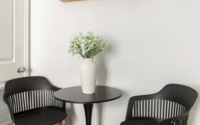 Chic & Cozy Philly Stay in City Center