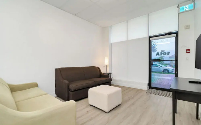 Cozy 1BR Lakeside Retreat