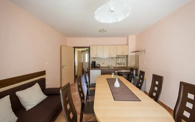 Berghi Hotel and Apartments