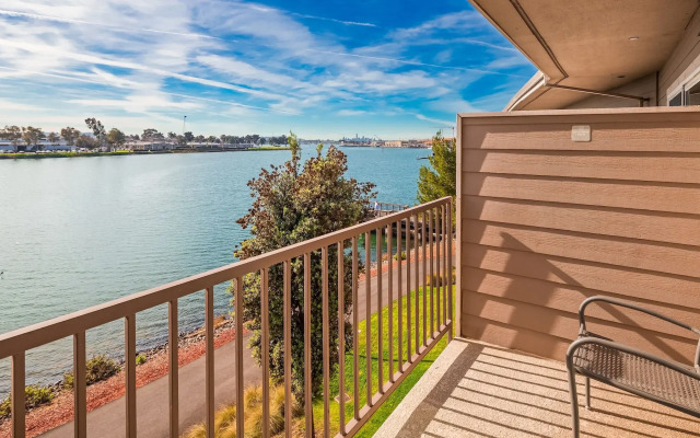 Executive Inn & Suites Embarcadero Cove