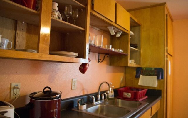 Hedonisia Hawaii Eco-Hostel Community