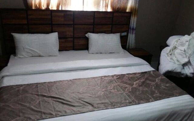 Momak 6 Hotel & Suites