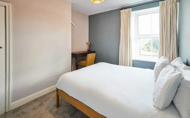 Host Stay Cheviot Street