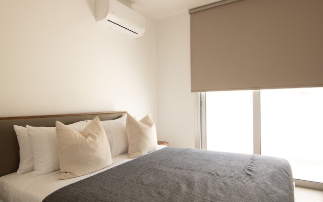 Phaedrus Living Coral Suites Aura