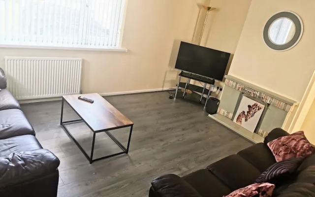3bed Full House - Free Parking - Family Friendly!