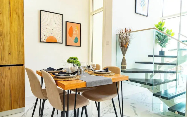 Bloomfields Spacious 2BR Duplex in Oasis