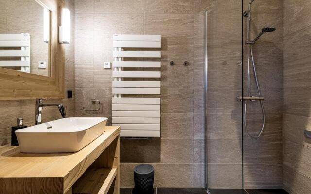 Chalet Montvalezan-La Rosière, 8 pièces, 14 personnes - FR-1-398-621