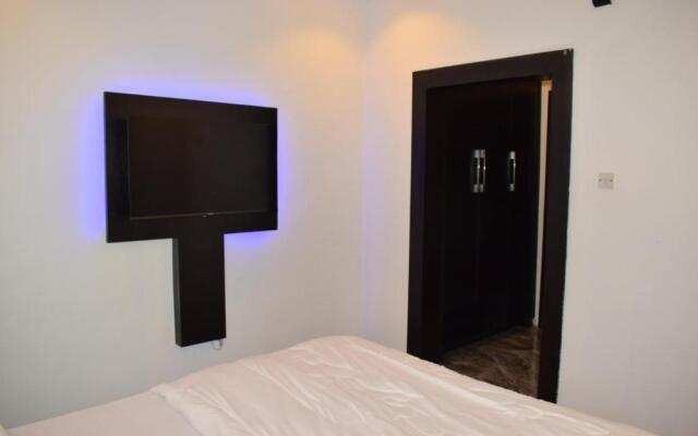 Tastefully Furnished 3 BR apartment