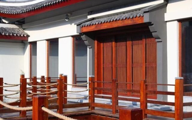 Ruyi Ge Putongshan International Buddhism Culture Communication Center