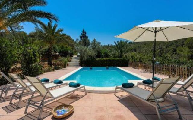 Charming Villa in Benirras with Jacuzzi