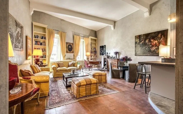 Wonderful Apartment With Balcony In Piazza Margana