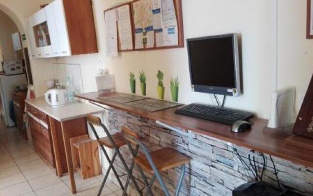 Aleje 28 Hostel