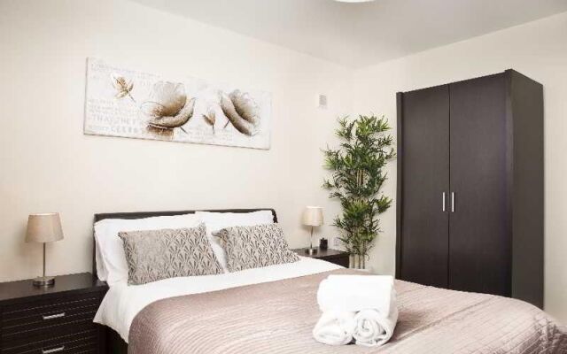 Cheltenham Plaza - Bliss Apartments