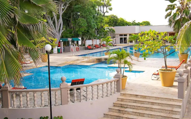 Hotel Cerca al Mar HC-F Con Desayuno