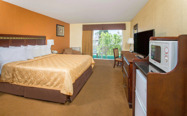 Days Inn by Wyndham Palm Springs