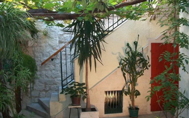 Apartment and Room Ivica