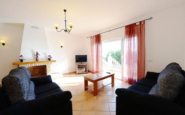 Villa - 4 Bedrooms with Pool, WiFi and Sea views - 104970