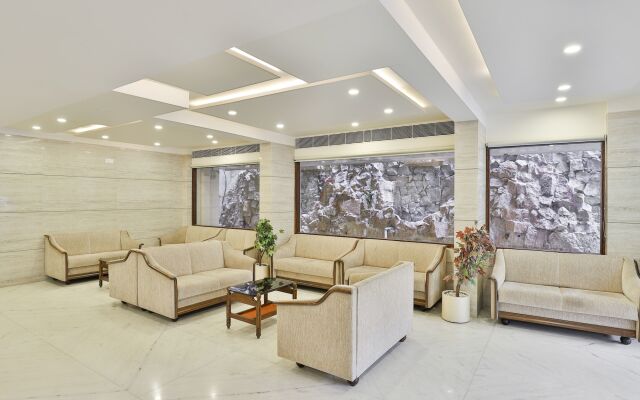 OYO 2351 Hotel Golden Plaza