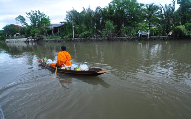 Baan Suan Amphawa