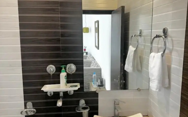 R Cottage Studio Apartments