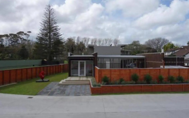 Parakai Springs Lodge