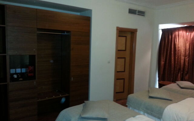 Nour Al Thuria Hotel