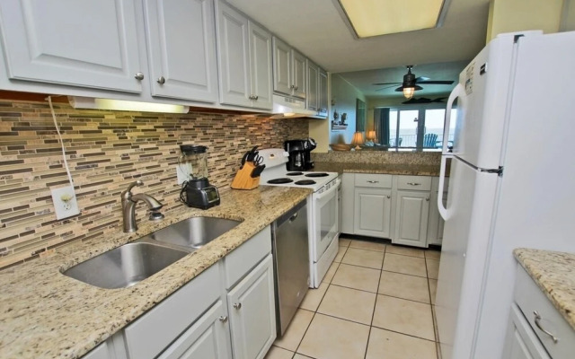 Castaways by Youngs Suncoast