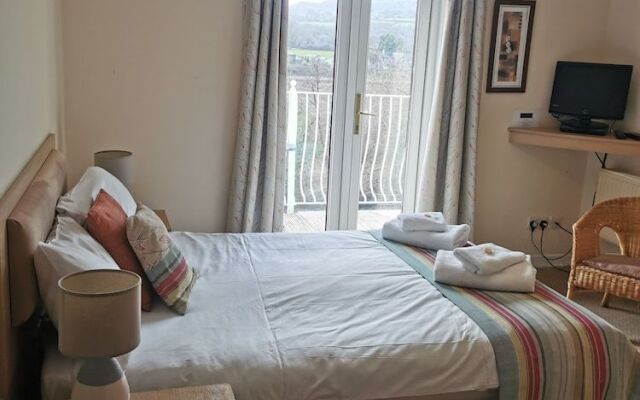 Llanwenarth Hotel & Riverside Restaurant