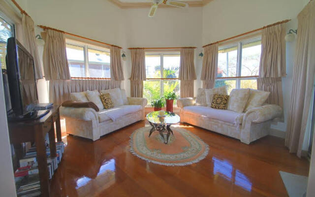Rosevillehouse Bed & Breakfast