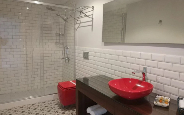 Otel Naturla Göl Evi