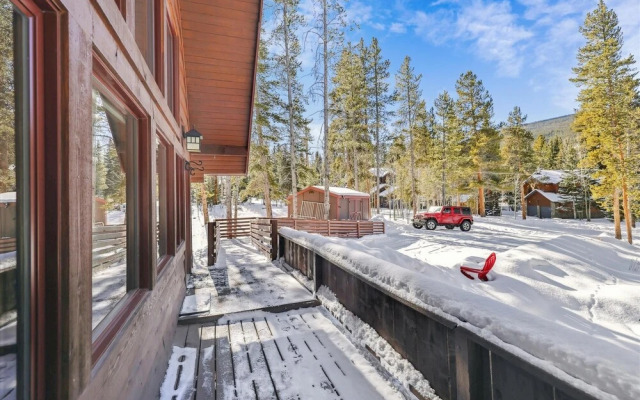 Chalet Blue 2 Bedroom Home by RedAwning