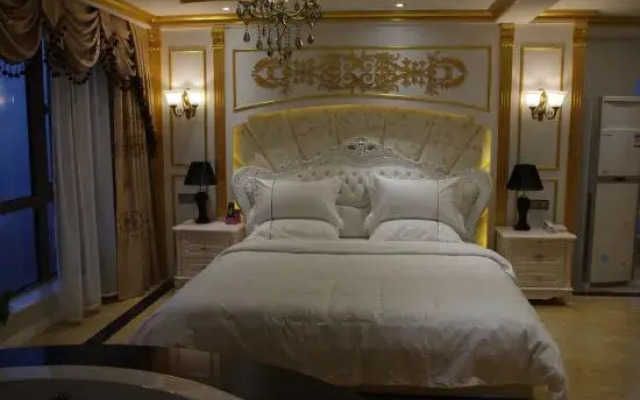 Fall in love with E-sports Hotel
