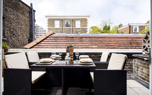 Bright 1BR + Balcony by Hyde Park