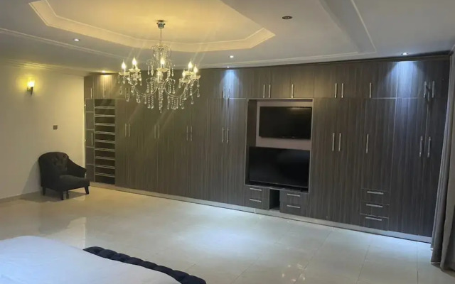 Lovely nb 3-bed House in Opebi