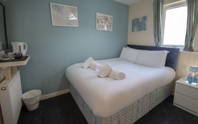 Irvine Riverside Guesthouse by Payman Club