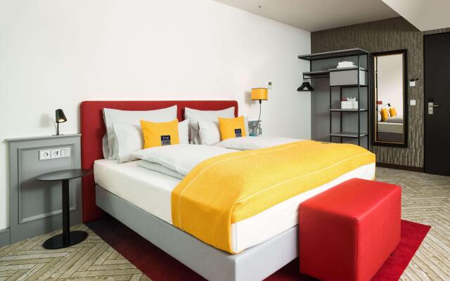Holiday Inn — the niu, Franz Vienna