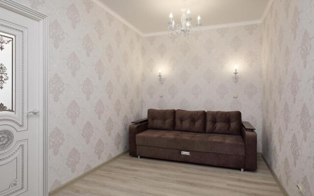 Apartments on Orangereynaya street 21 k1
