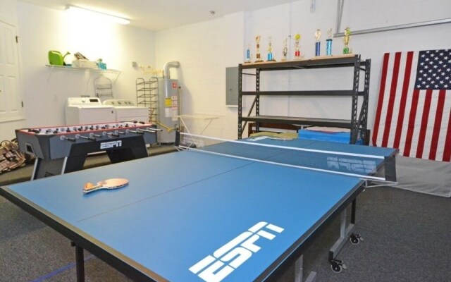 Summer Sparkle 4 Bedroom Home by RedAwning