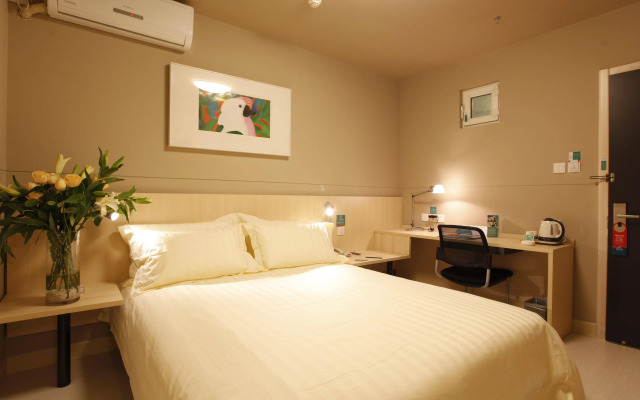 Century Star Urumqi Changjiang Road Hotel