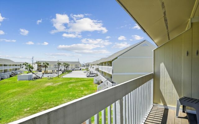 Sandpiper Cove 8236 Studio Bedroom Condo by RedAwning