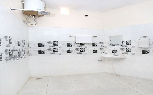 OYO 13102 Hotel Adarsh