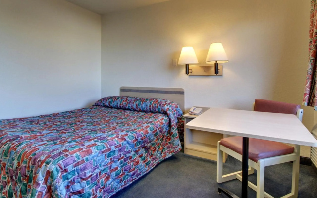 Motel 6 Owensboro, KY