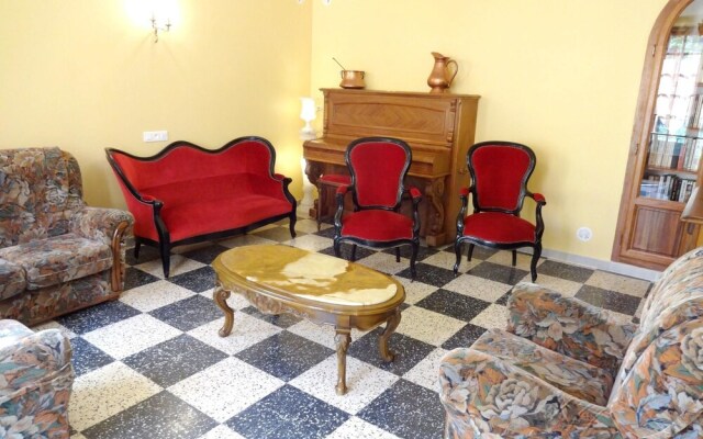 House With 5 Bedrooms in Robiac-rochessadoule, With Enclosed Garden