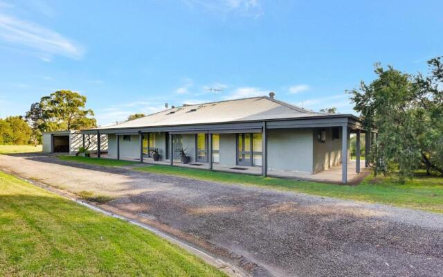 Lovedale Country Views