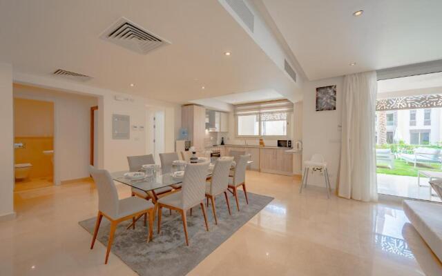 Seaview 3 BR with Beach & Pool access BBQ in Mangroovy