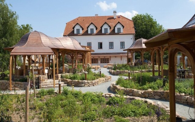 Babiččina Zahrada Penzion & Restaurace